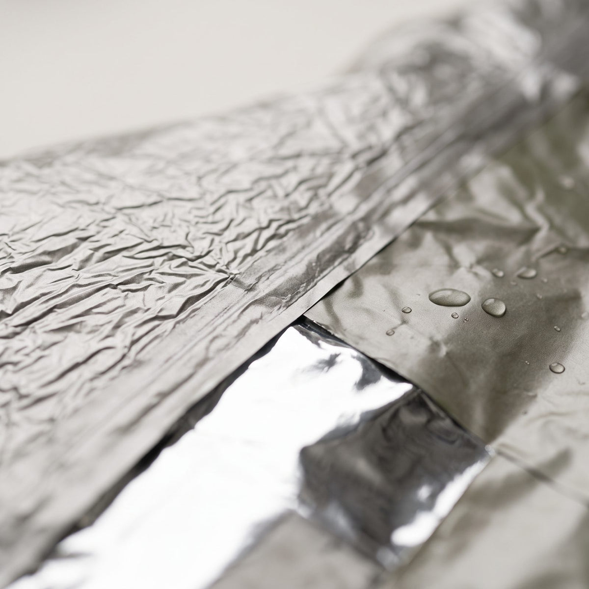 Nödponcho i Mylar, Vattentät och Termisk för Regn och Kyla vid Bilhaveri och Utflykt, Med Huva