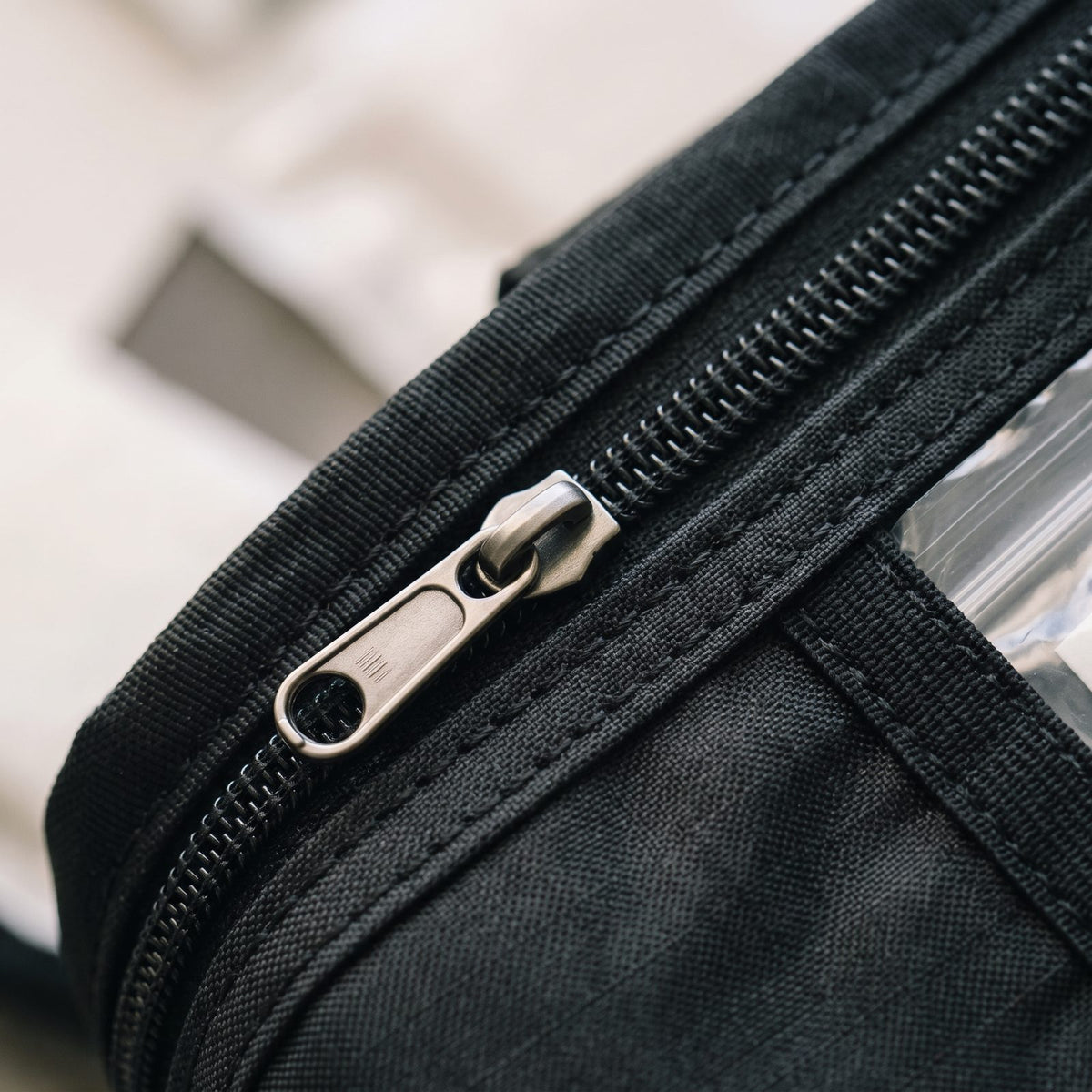 Första Hjälpen-kit Premium med Nödfiltar och Väska för Hemmet, Bilen och Utflykten, Komplett Innehåll