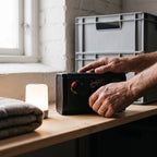 Beredskapslåda Premium för Hela Hushållet med Radio, Belysning, Vatten och Matlagning utan El, Vår Mest Kompletta Låda
