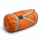 Ultralätt sovsäck hoprullad i kompressionspåse, orange, packshot