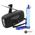 Startkit med svart nödradio med vev och antenn samt ljusblått vattenfilter med bärband, packshot