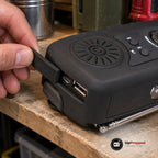 Vevradio 2000 mAh - USB-portar under gummilucka