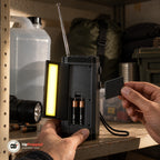 Vevradio 4500 mAh - lampa och batterifack med AAA-batterier