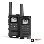 Två svarta walkie talkies med antenn och display på vit bakgrund