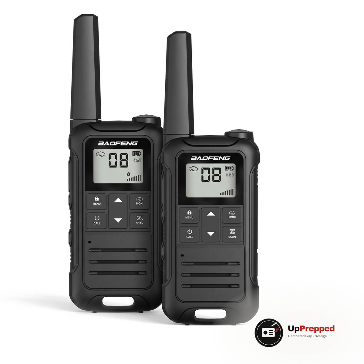 Två svarta walkie talkies med antenn och display på vit bakgrund